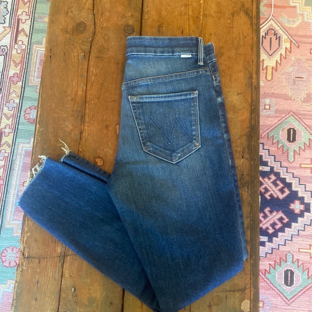 MOTHER JEANS High waisted looker ankle fray size 28